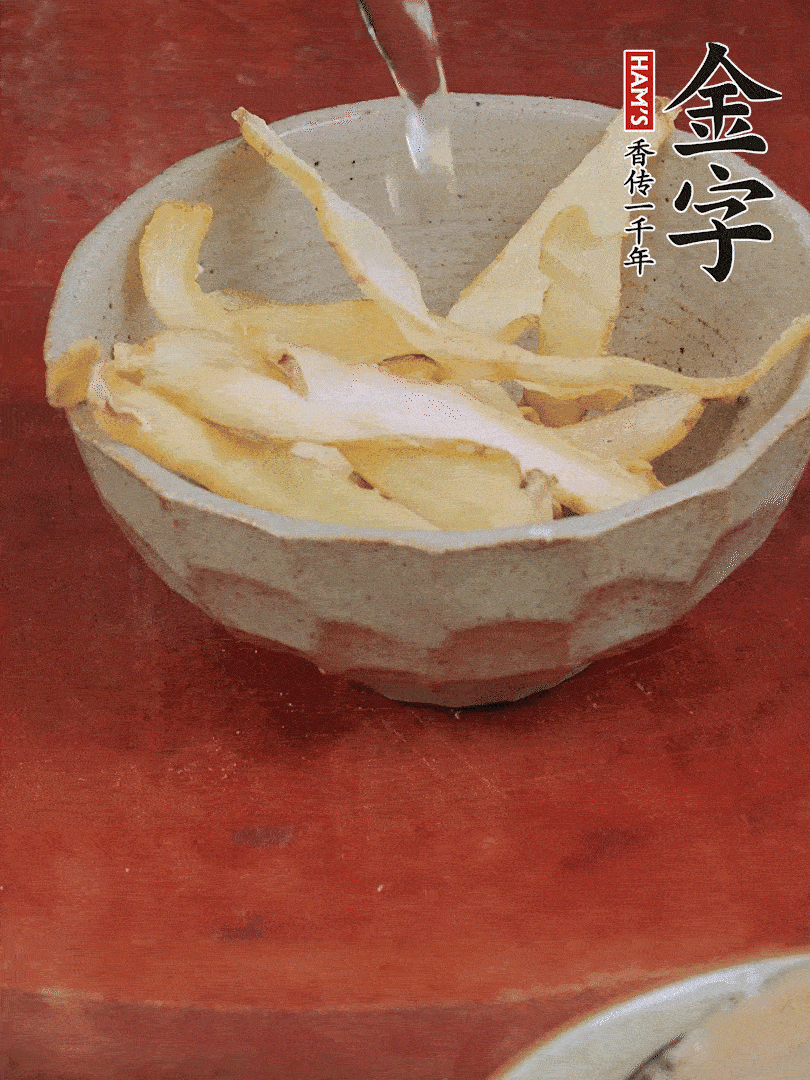 玉竹、花菇分別清水泡發(fā)。