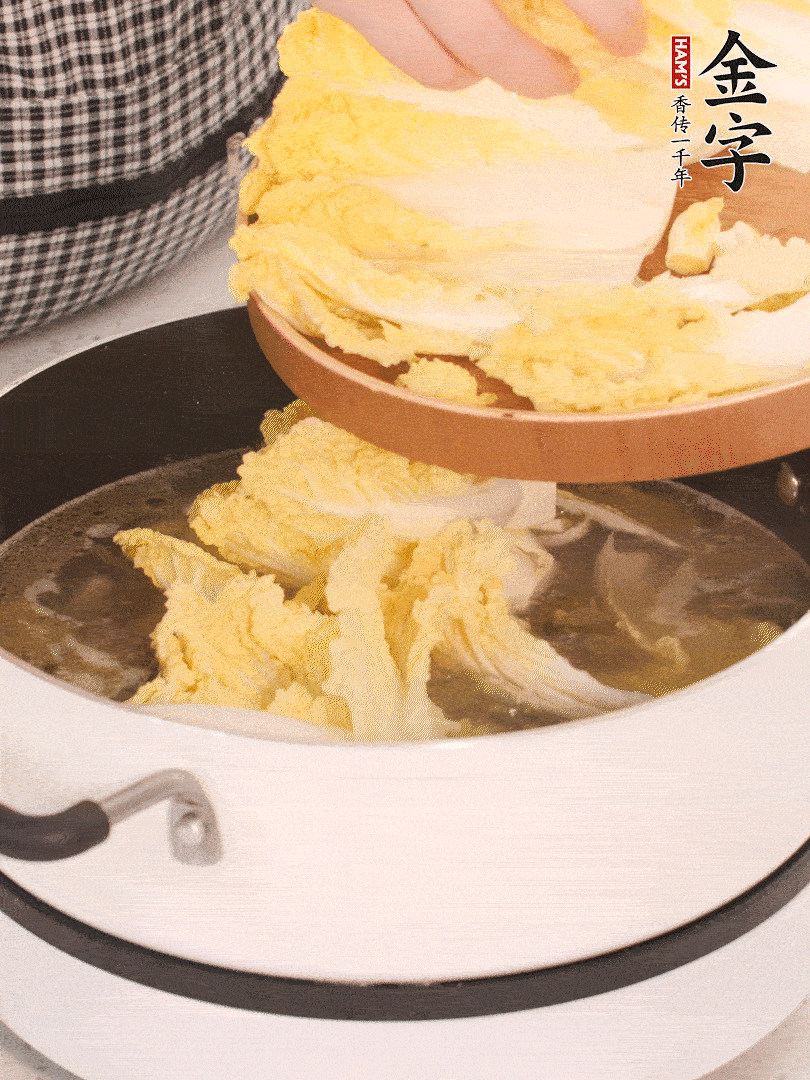 放入娃娃菜、金針菇再燉煮5分鐘。