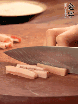 金字淡咸肉切丁。